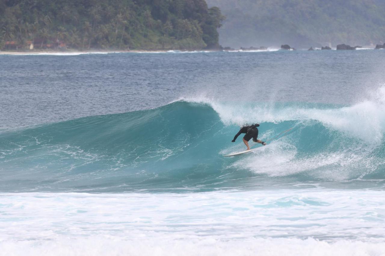 Rumah Nalu Surf Camp Krui Exterior photo